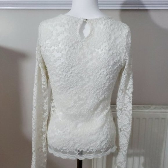 Forever 21 Lace Scalloped Long Sleeved top- white/cream- S - Picture 2 of 8